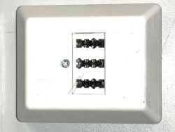 10210109 TAE DOSE 3X6 NFN AUFPUTZ REINWEISS