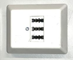 10210109 TAE DOSE 3X6 NFN AUFPUTZ REINWEISS