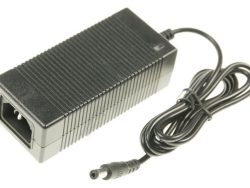 HIGH POWER IT PRONETZHPIS NETZTEIL FÜR PLATTENSPIELER MIT 15V/ DC-SPANNUNGSVERSORGUNG