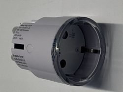 234379 PLUS PLUG S ZWISCHENSTECKER 12A MESSFUNKTION WLAN BT WEISS