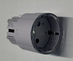234379 PLUS PLUG S ZWISCHENSTECKER 12A MESSFUNKTION WLAN BT WEISS