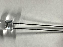 LED-5MM KLAR GELB,  2V 30° 1300MCD SUPERHELL -ROHS-