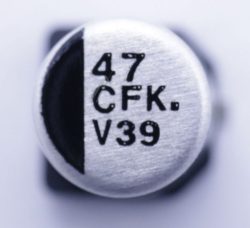 47UF-16V EEEFK1C470UR SMD-ELKO PAN 105° 5X5,8MM