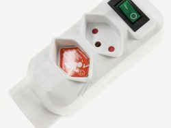 1507722 3-FACH ABZWEIGSTECKER MIT SCHALTER *CH*